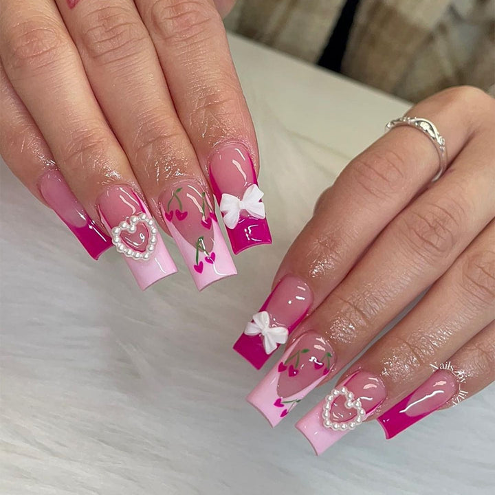 Artificial nail set with romantic floral designs Bowlift