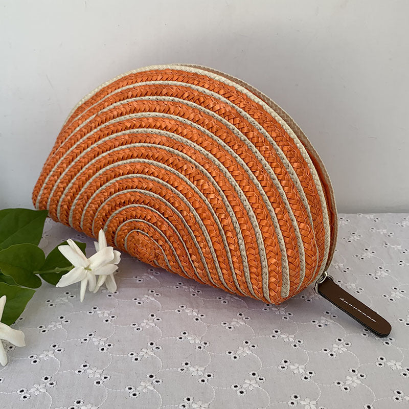 Cosmetic bag in elegant half-moon design Bowlift