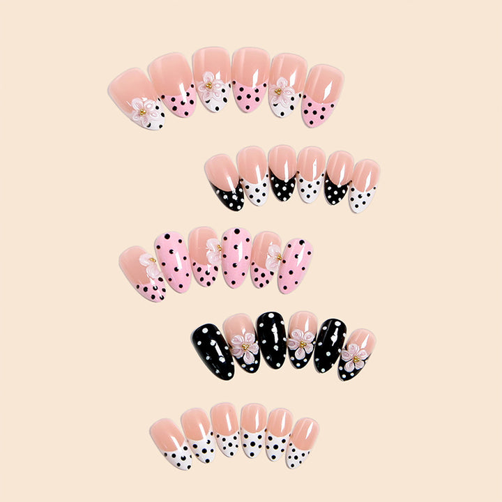 Artful nail tips in elegant design Bowlift