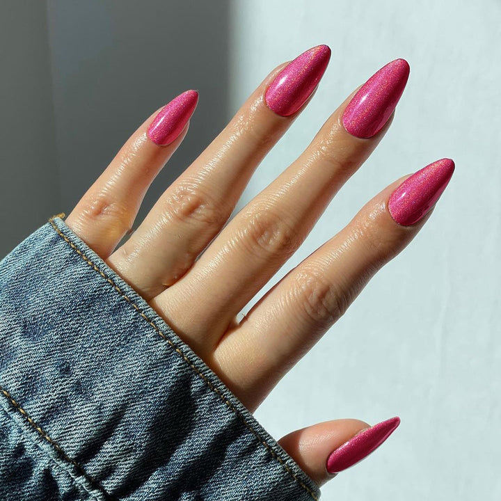 Glossy Press-On Nail Set with Iridescent Shine Bowlift