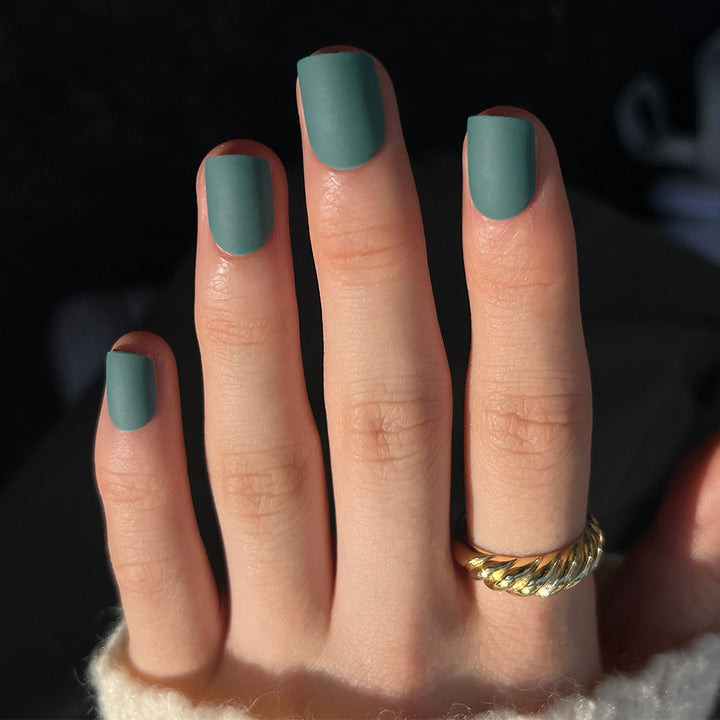 Artificial nail art with matte finish Bowlift