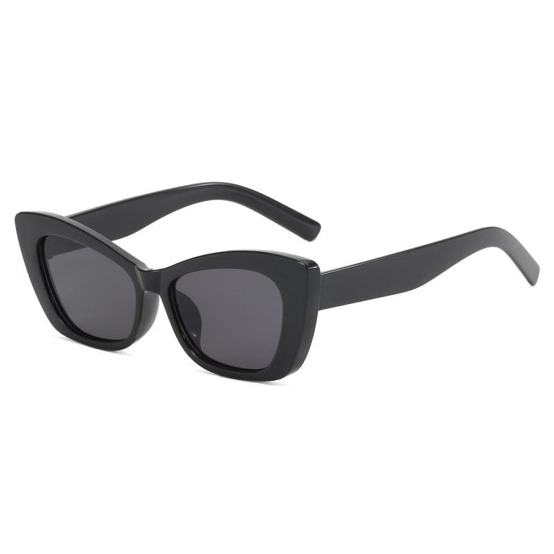 Ladies Cat-Eye Sunglasses with Stylish Elements Bowlift