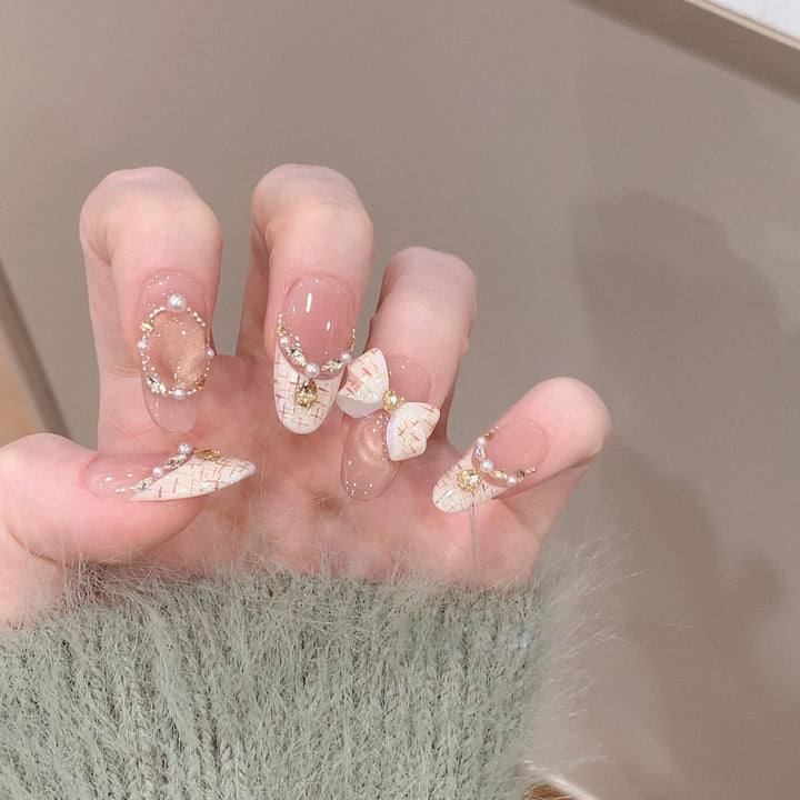 Artificial nails with elegant accents and rhinestone embellishments Bowlift