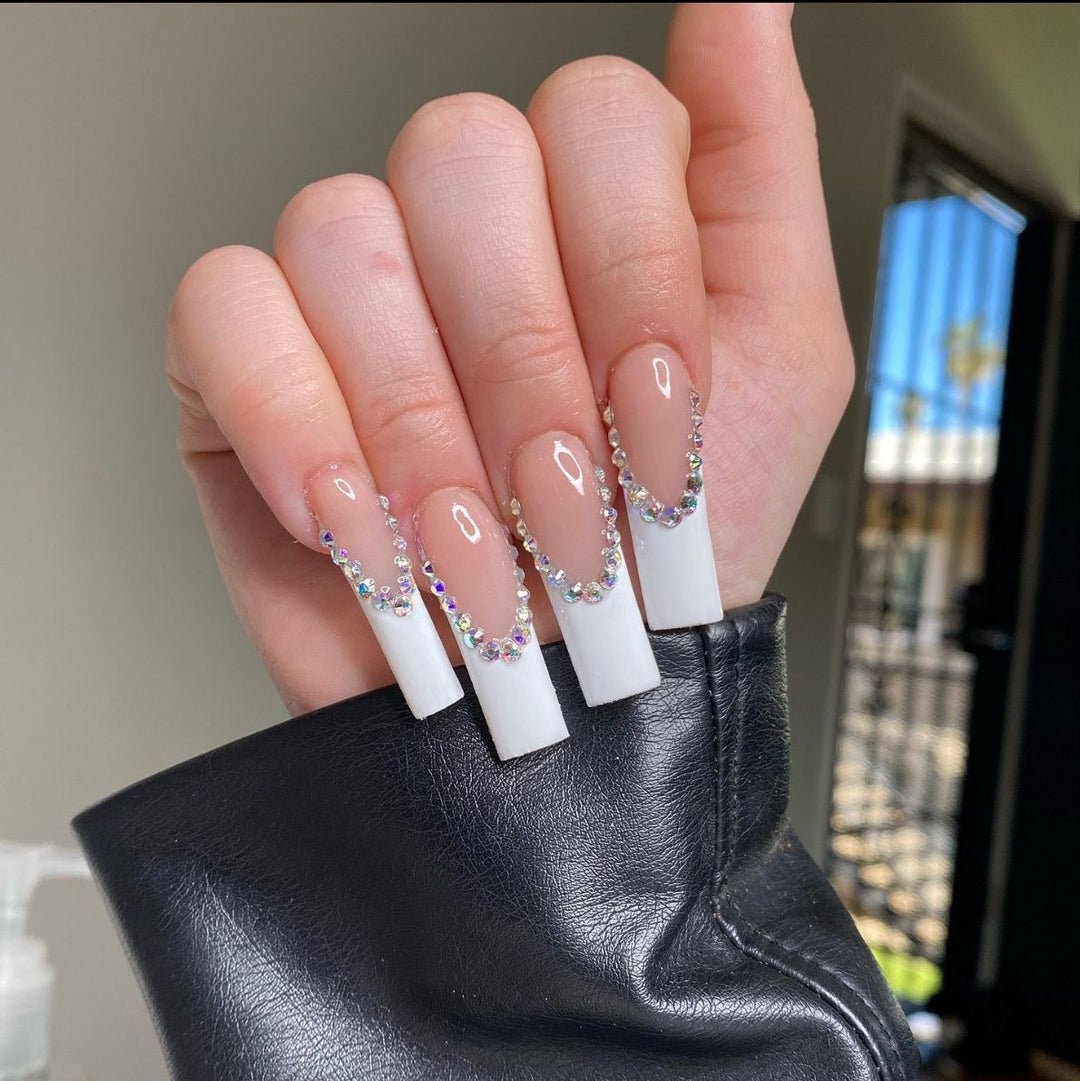 Artificial nail set with glamorous rhinestones and elegant tip decorations Bowlift