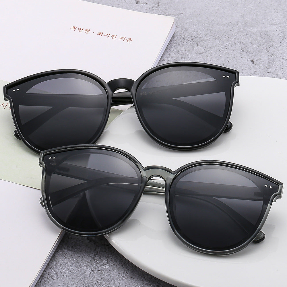 Women's Stylish Sunglasses with Large, Elegant Frame Bowlift