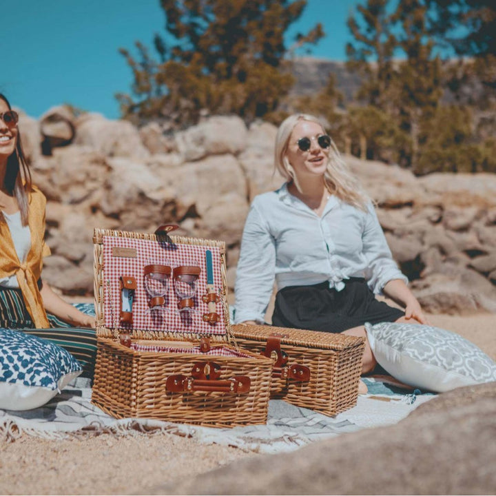 Women's picnic basket with integrated dish set and rustic design Bowlift