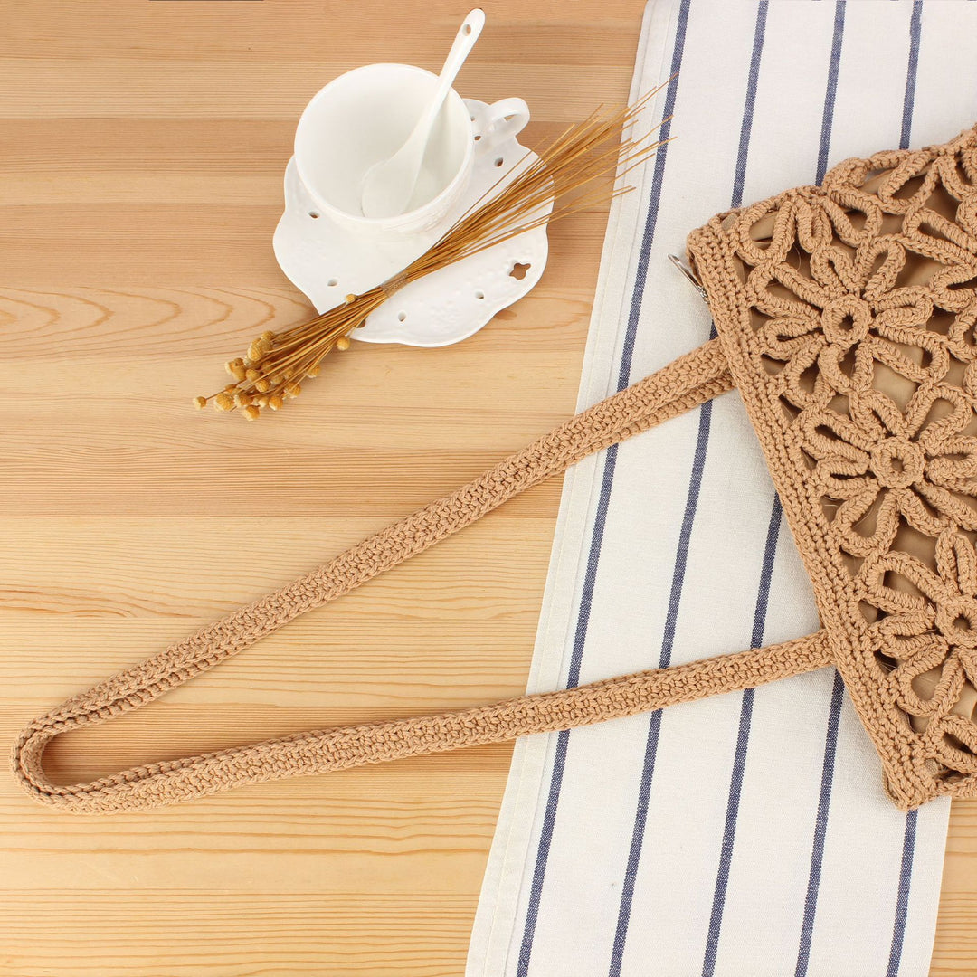 Handbag made of artistic macramé with floral details Bowlift