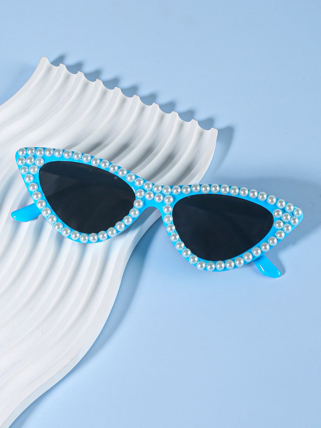 Cat-Eye Fashion Sunglasses Bowlift