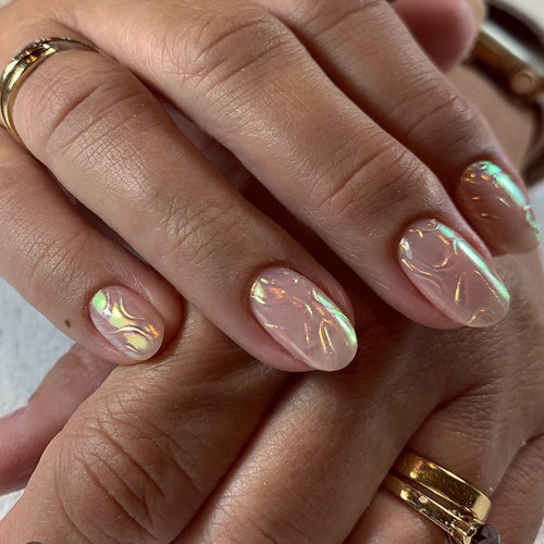Artful nail art with unique holographic surface Bowlift