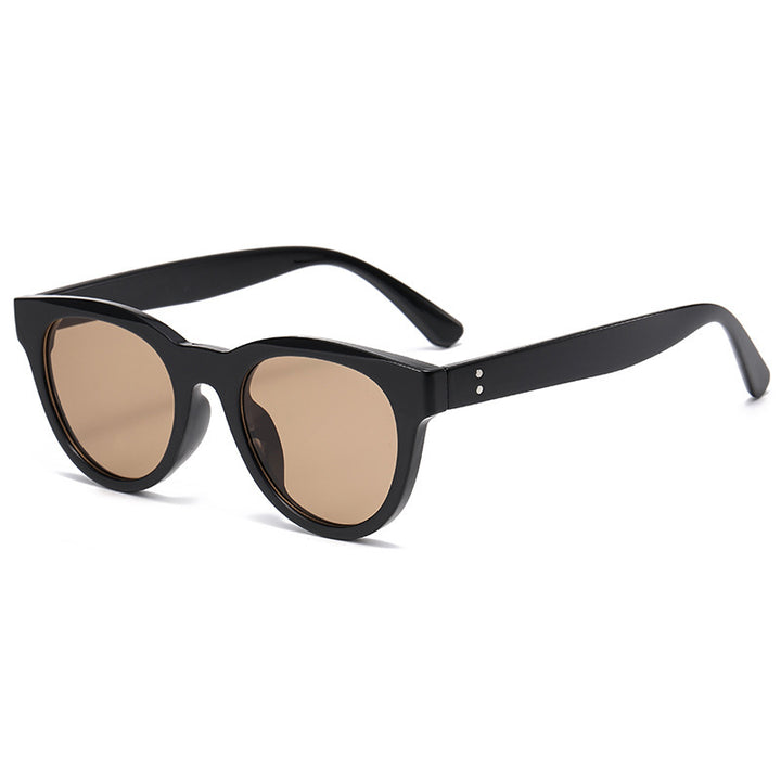 Women Fashionable Oversized Sunglasses in Elegant, Curved Design Bowlift