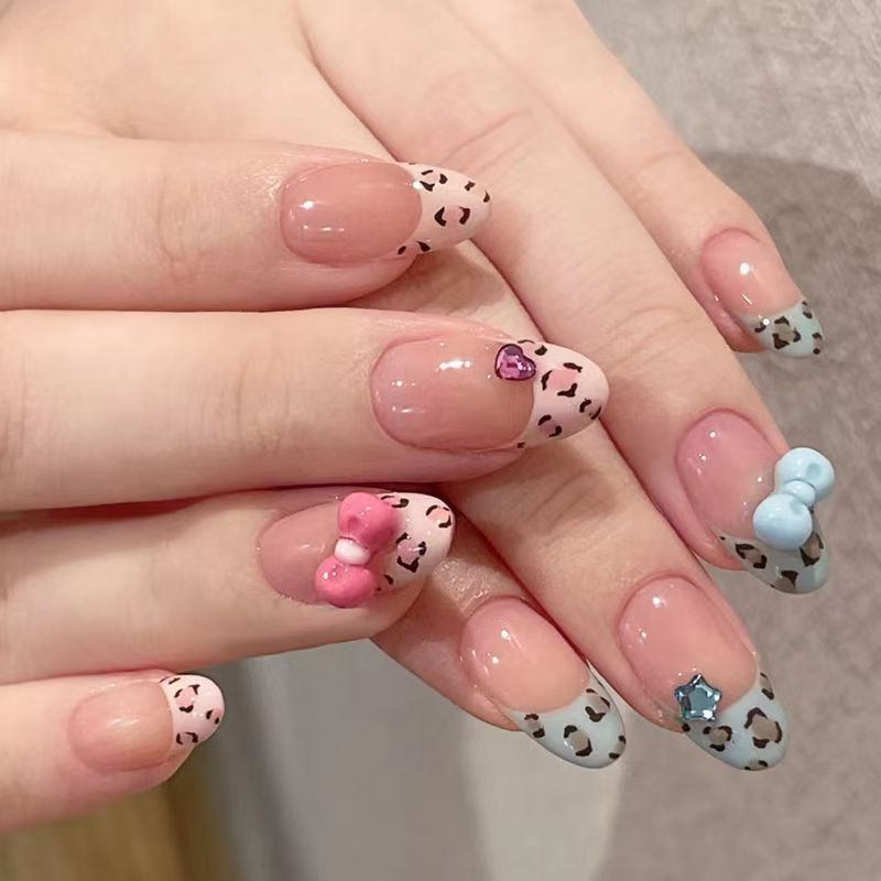 Fashionable Press-On Nail Set Bowlift