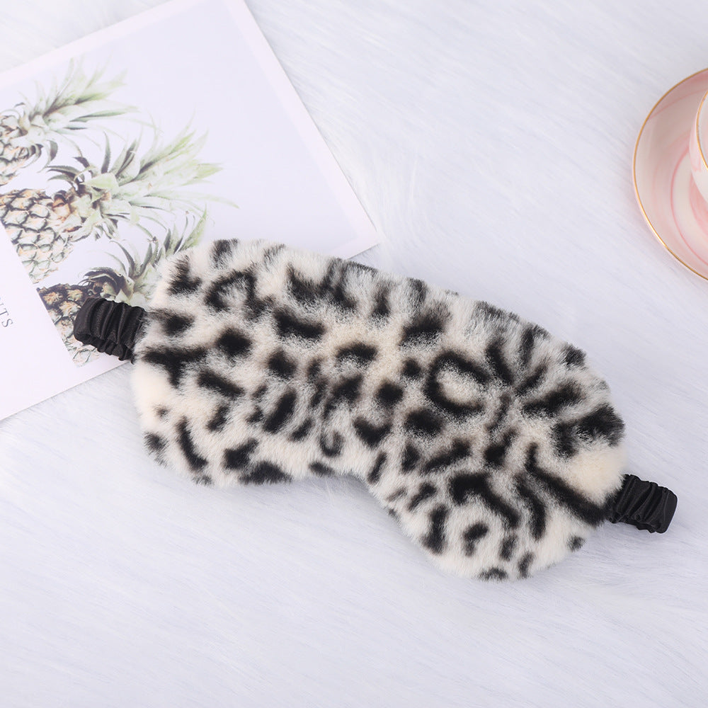 Women's cuddly faux fur sleep mask with heart-embossed surface and gathered comfort band Bowlift