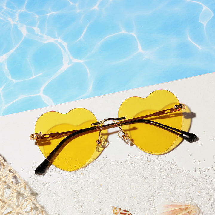Ladies trendy heart sunglasses with mirrored lenses Bowlift