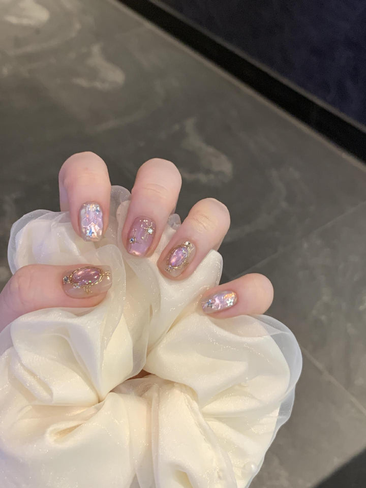 Glamorous nail art with glitter effect Bowlift