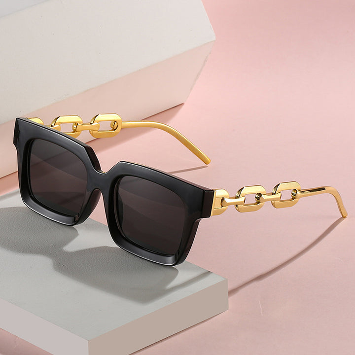 Women's fashionable sunglasses with unique chain element Bowlift