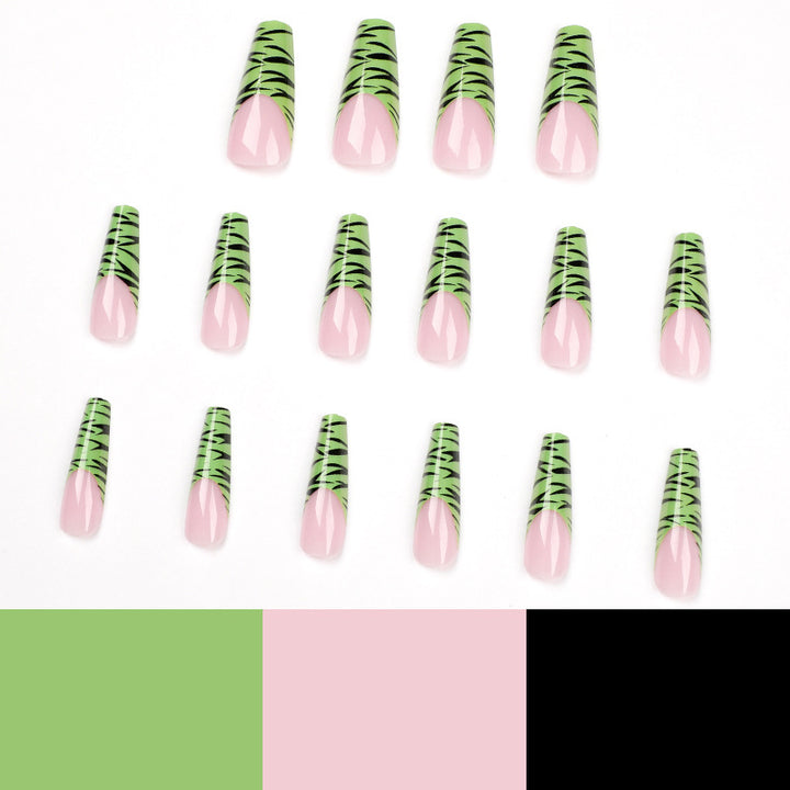 Artistic fingernails with trendy zebra design Bowlift