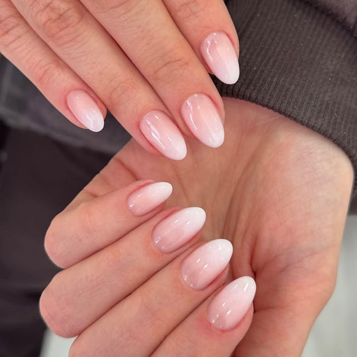 Artificial nail art with playful dots and bows Bowlift