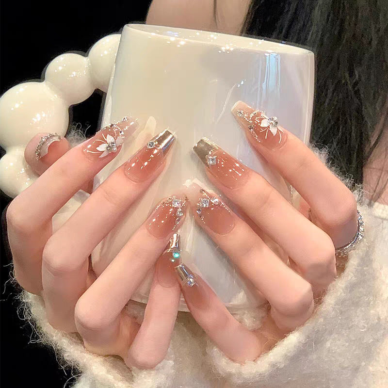 Artificial nails with elegant ombre look Bowlift