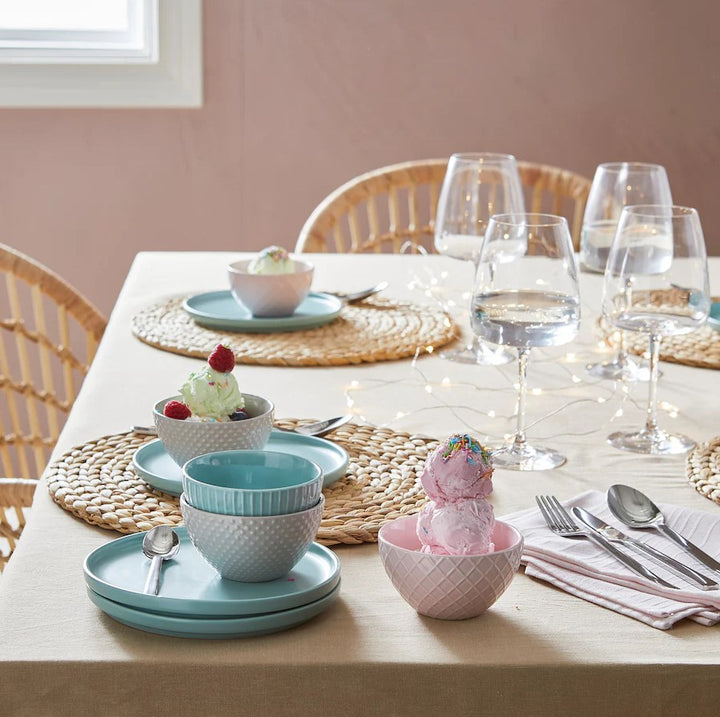 Stylish table mat made of handcrafted natural material Bowlift