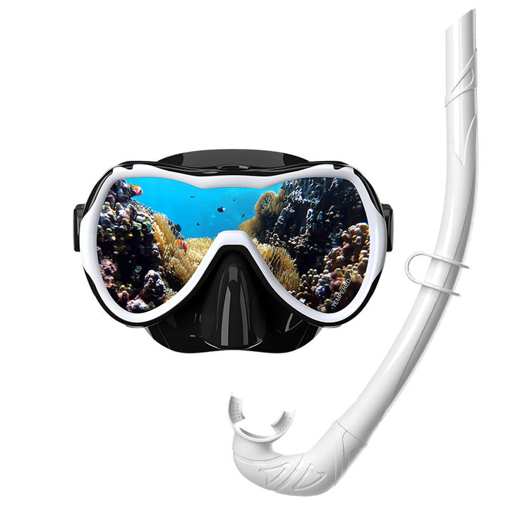Diving mask with wide field of vision by Bowlift