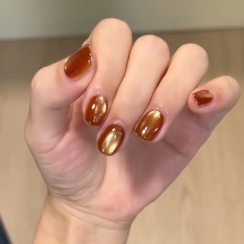 Artificial nails with elegant shine Bowlift