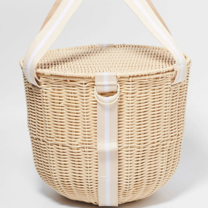 Ladies picnic basket with integrated cutlery set and practical insulation elements Bowlift