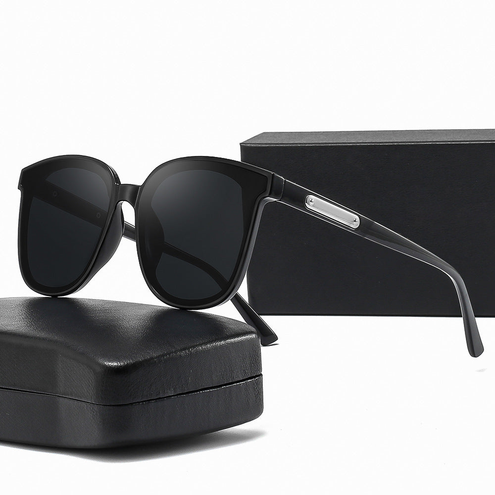 Ladies Oversized Sunglasses with Trendy and Classic Design Bowlift
