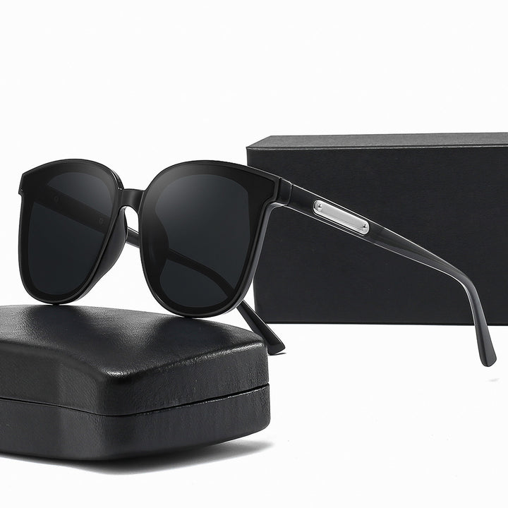 Ladies Oversized Sunglasses with Trendy and Classic Design Bowlift