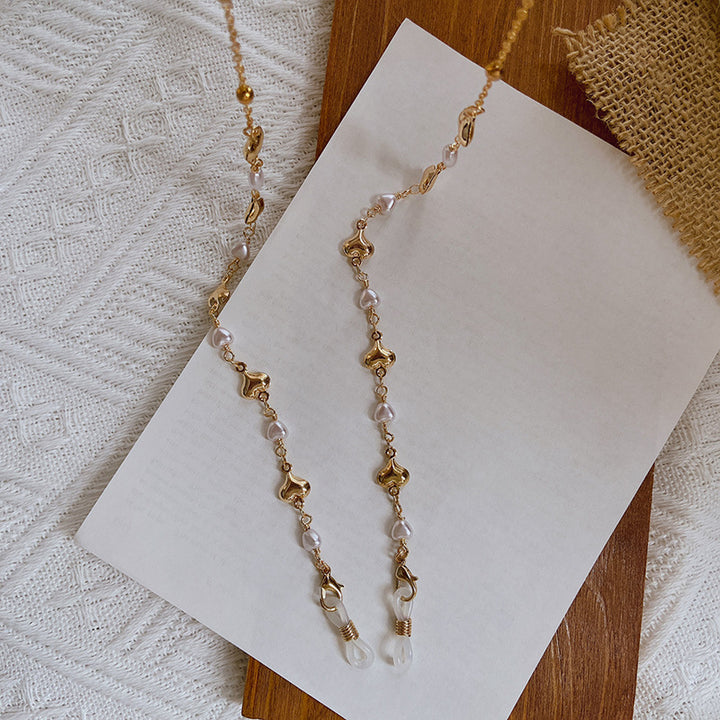 Fashionable necklace with pearls and golden accents Bowlift