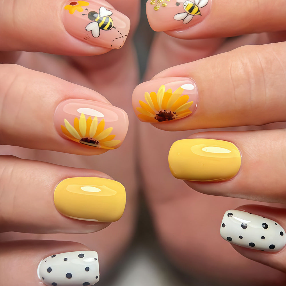 Seasonal Themed Press-On Nail Art Set Bowlift