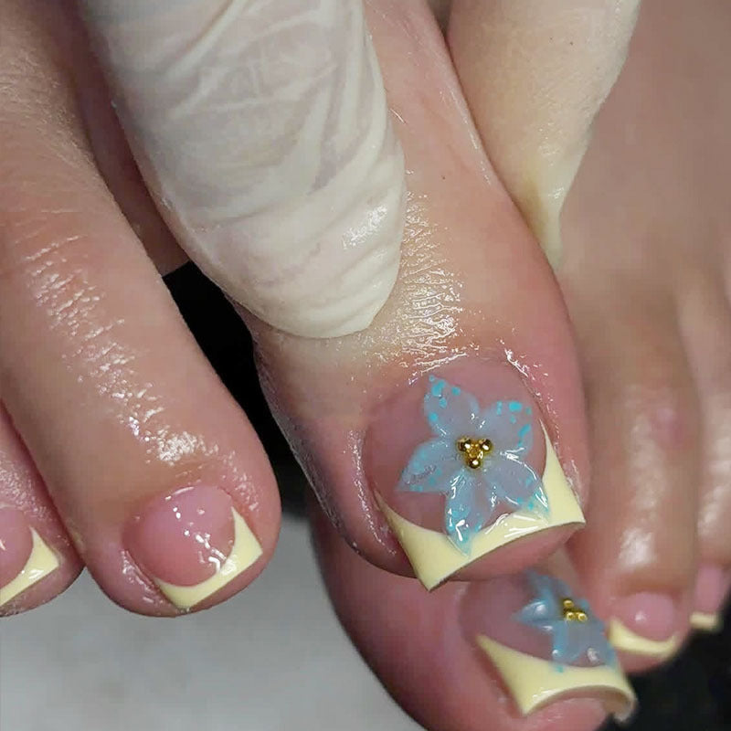 High-Quality Floral Design Press-On Nail Set Bowlift