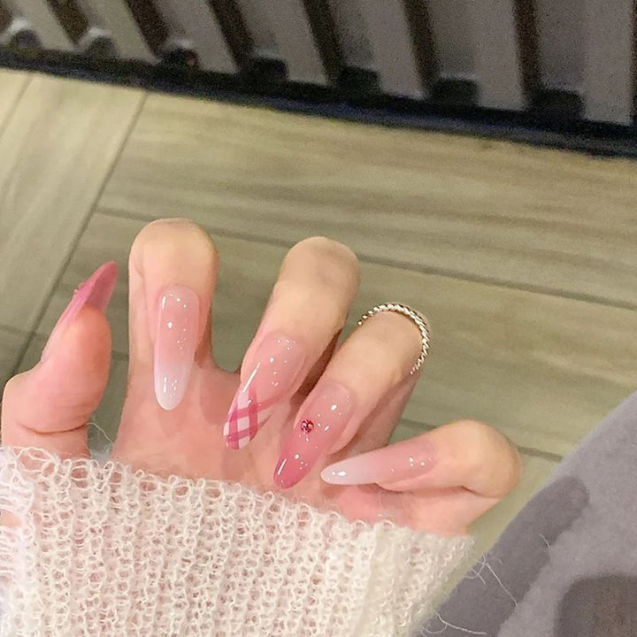 Artful nail designs with cat motif Bowlift