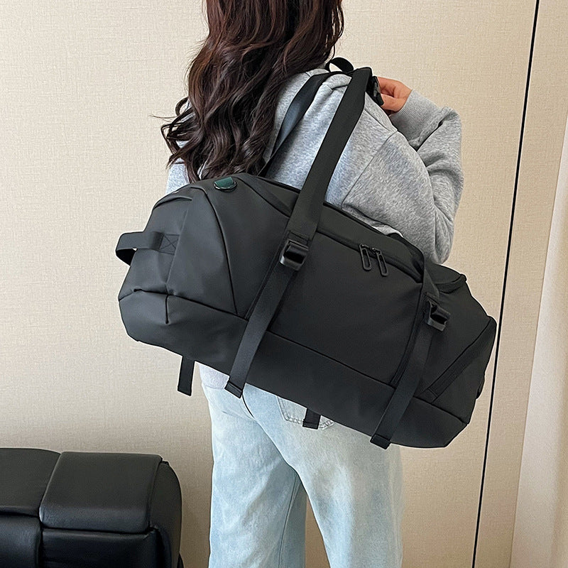 Sporty duffel bag with adjustable carrying system for active lifestyles Bowlift