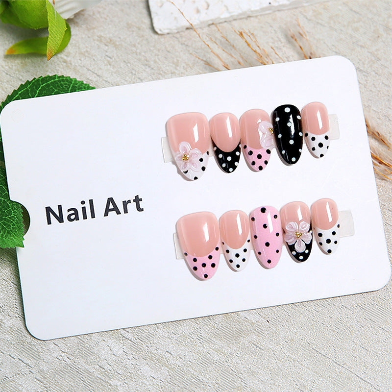 Artful nail tips in elegant design Bowlift