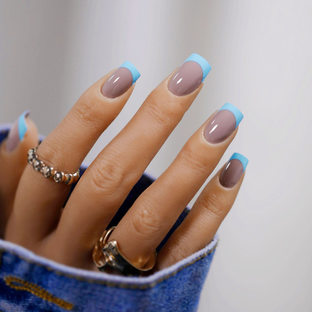 Artificial nails with creative French tip design Bowlift