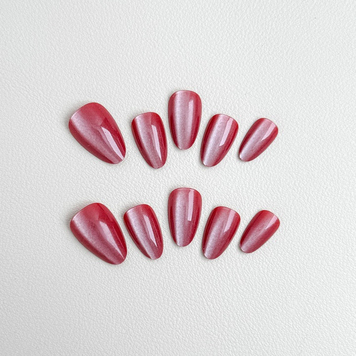 Elegant artificial nails with shimmering finish Bowlift