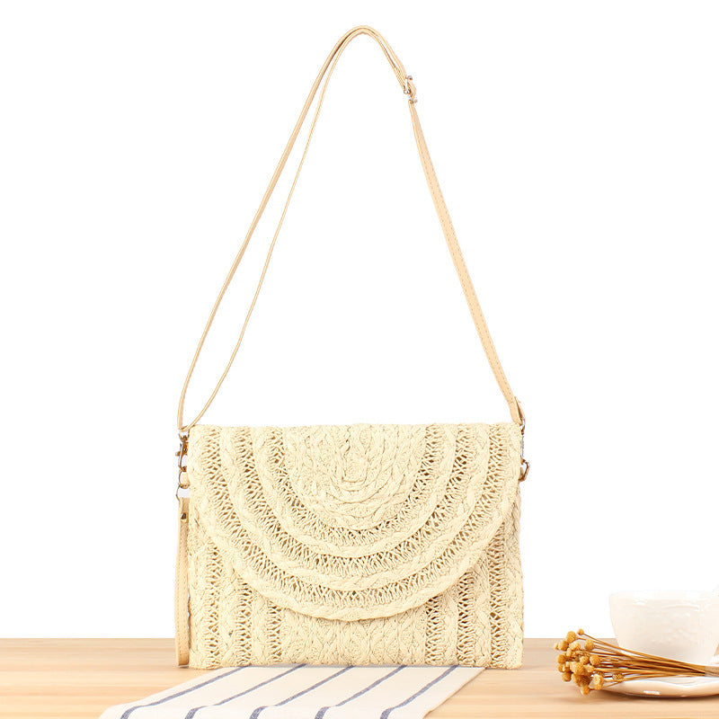 Shoulder bag made of braided straw with structured design Bowlift