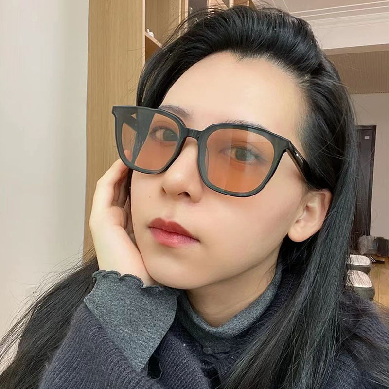 Ladies Cat-Eye Design Sunglasses with protective UV filter Bowlift