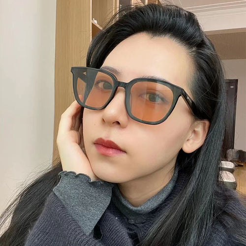 Ladies Cat-Eye Design Sunglasses with protective UV filter Bowlift