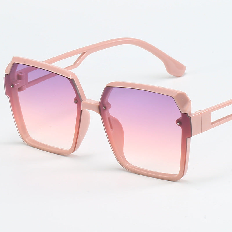 Ladies fashionable square sunglasses with filigree design Bowlift