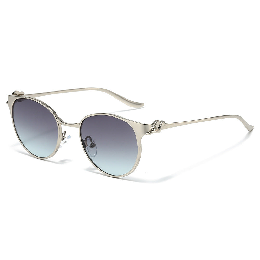Elegant Cat-Eye Sunglasses with Decorative Gold Accents Bowlift