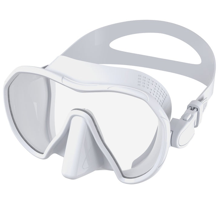Diving mask with wide field of vision and innovative anti-fog technology Bowlift