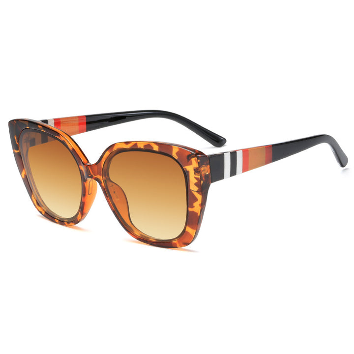 Women's fashionable glasses in striking retro style Bowlift