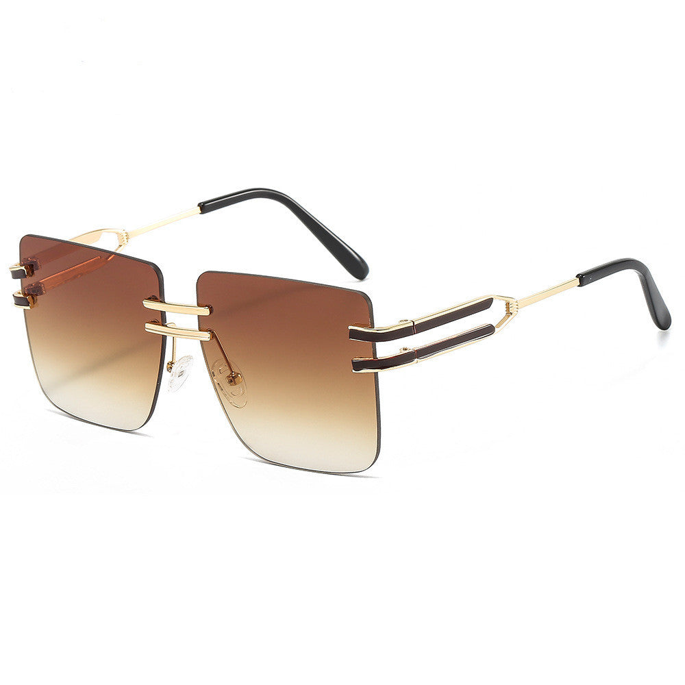 women's fashionable sunglasses with extravagant frame and delicate accents Bowlift