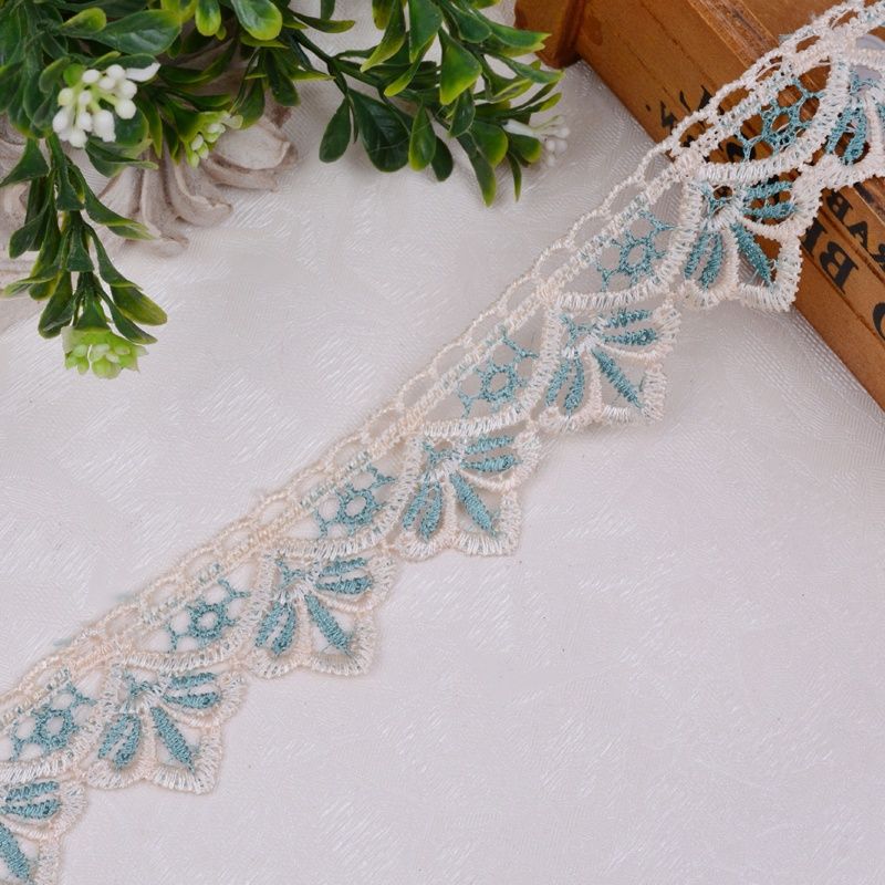 Decorative lace trim Bowlift