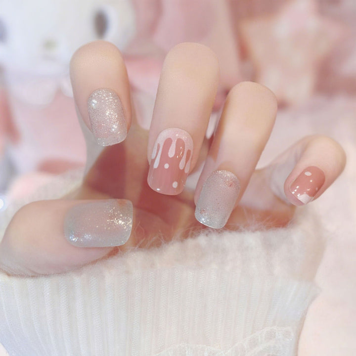 High-gloss artificial nails with rose effect Bowlift