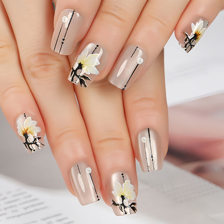 Elegant artificial nails with floral accents Bowlift