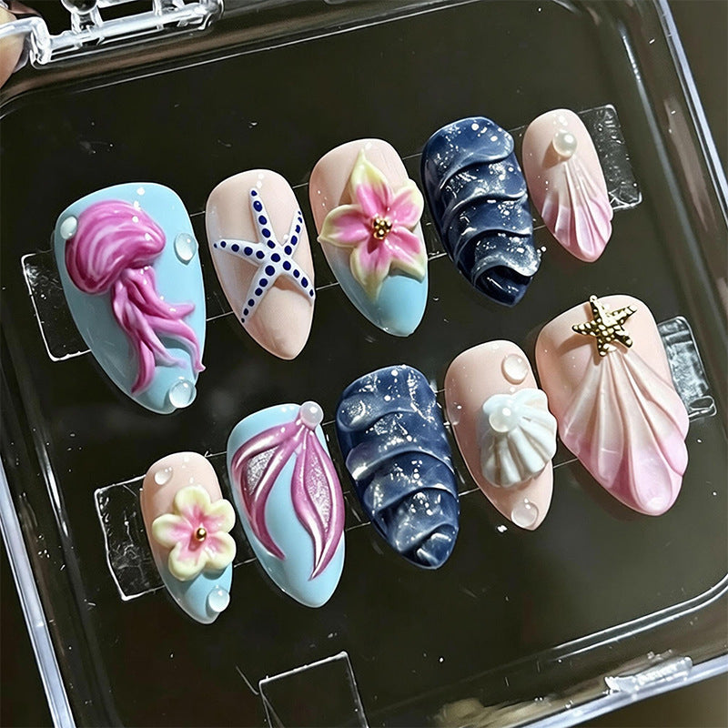 Artistic Nail Tips in Maritime Style Bowlift