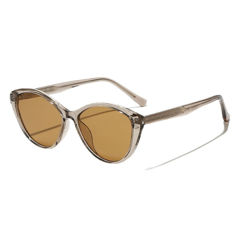 Ladies trendy sunglasses in modern cat-eye style Bowlift