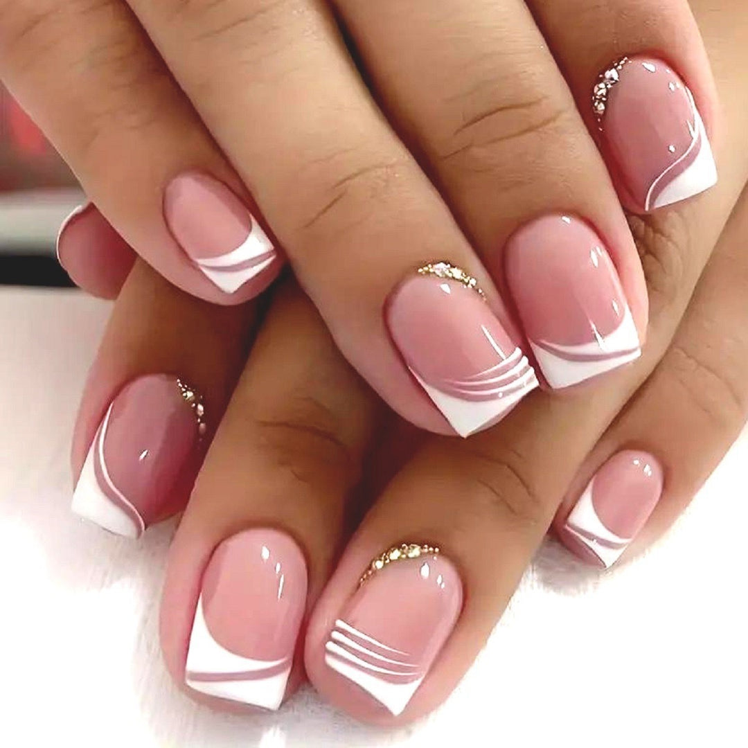 Nail art design with elegant accents Bowlift